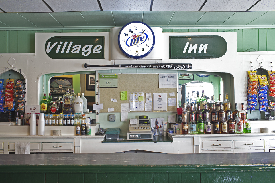 http://www.stevetwardowski.com/files/gimgs/8_village-inn--bar-inside-sml.jpg